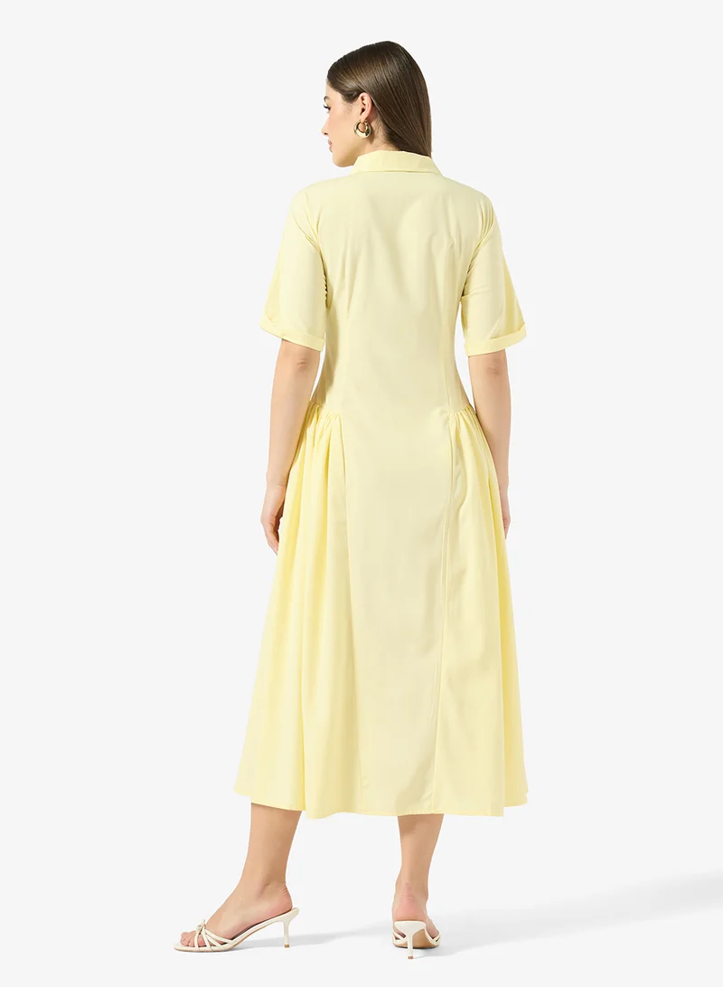 جينجر فستان بقصة ضيقة وواسعة بأزرار